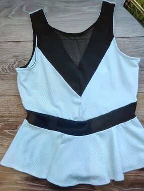 Bebe Y2K Black & White V-Illusion Colorblock Peplum Top Sz M